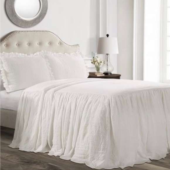 Lush Decor Other - Lush Decor Ruffle Skirt Bedspread Set Twin